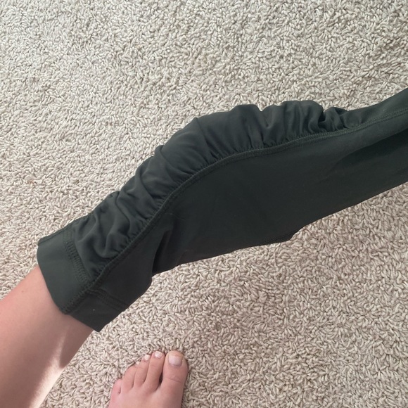 Green lulu lemon leggings - Picture 4 of 5